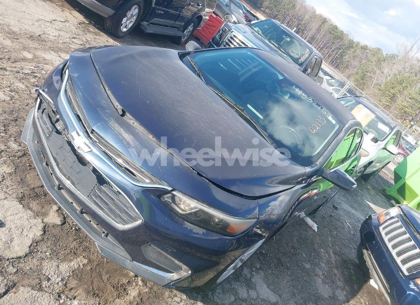 Photo 2 of 2018 Chevrolet Malibu LT (VIN 1G1ZD5ST3JF122133)