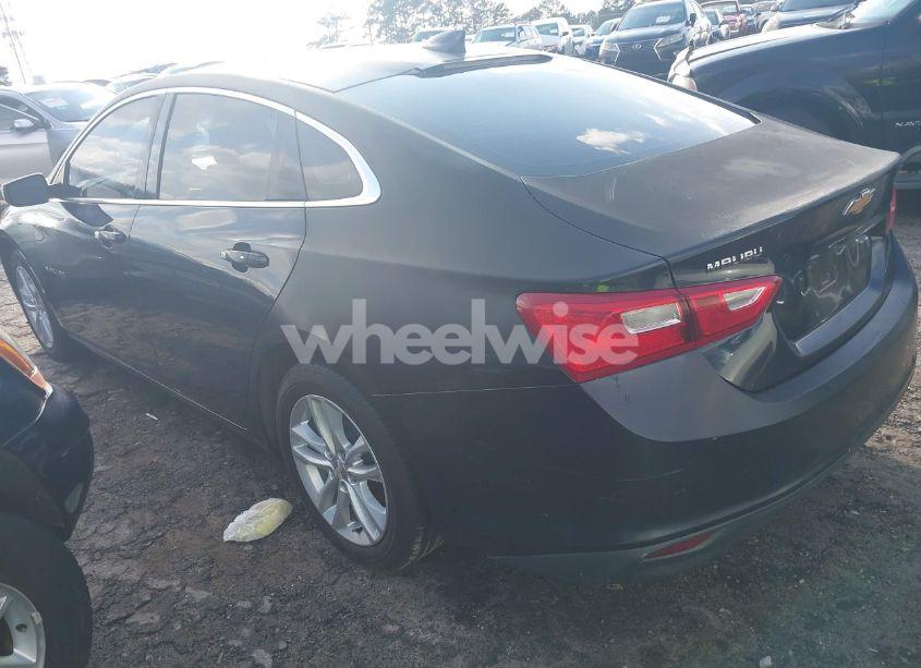 Photo 3 of 2018 Chevrolet Malibu LT (VIN 1G1ZD5ST3JF122133)