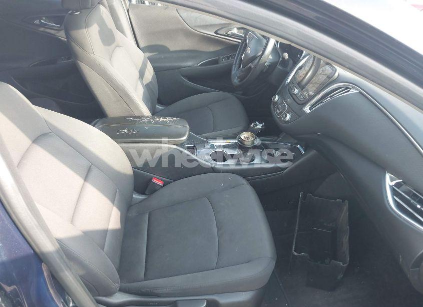 Photo 5 of 2018 Chevrolet Malibu LT (VIN 1G1ZD5ST3JF122133)