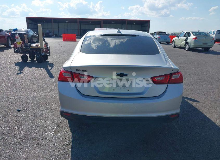Photo 16 of 2018 Chevrolet Malibu LT (VIN 1G1ZD5ST3JF130393)