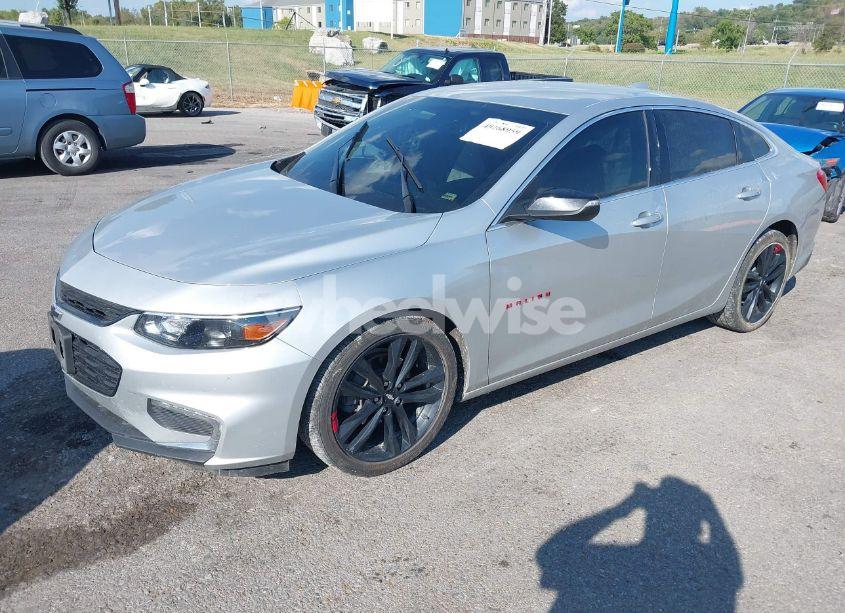 Photo 2 of 2018 Chevrolet Malibu LT (VIN 1G1ZD5ST3JF130393)