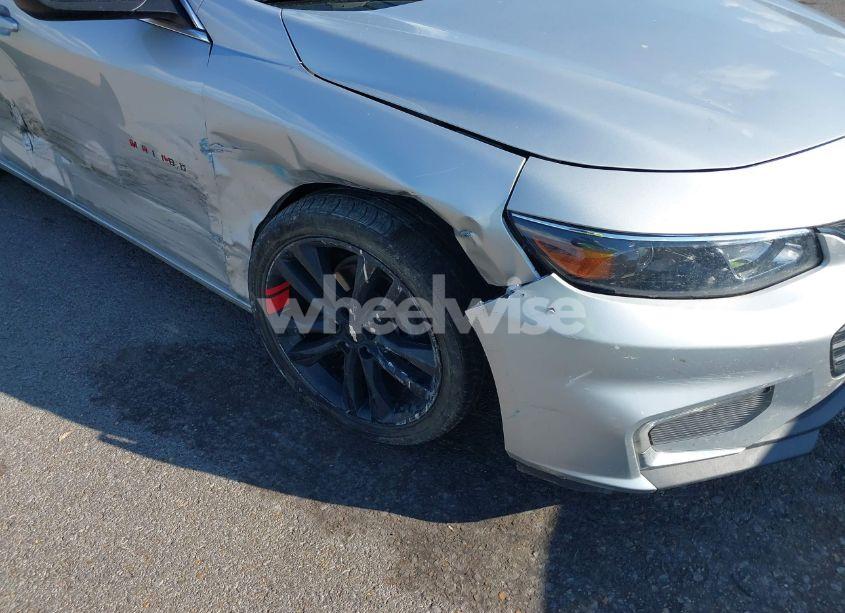 Photo 6 of 2018 Chevrolet Malibu LT (VIN 1G1ZD5ST3JF130393)