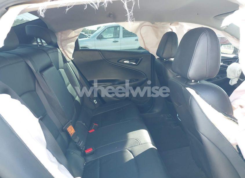 Photo 8 of 2018 Chevrolet Malibu LT (VIN 1G1ZD5ST3JF130393)