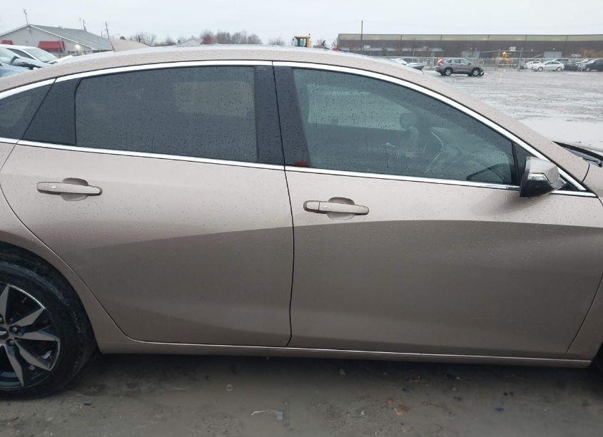 Photo 14 of 2018 Chevrolet Malibu LT (VIN 1G1ZD5ST3JF136680)