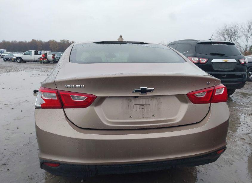 Photo 17 of 2018 Chevrolet Malibu LT (VIN 1G1ZD5ST3JF136680)