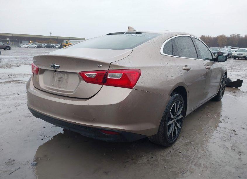 Photo 4 of 2018 Chevrolet Malibu LT (VIN 1G1ZD5ST3JF136680)