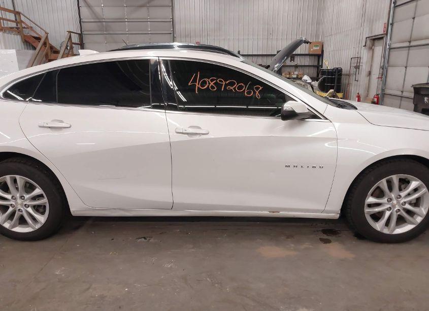 Photo 14 of 2018 Chevrolet Malibu LT (VIN 1G1ZD5ST3JF141880)