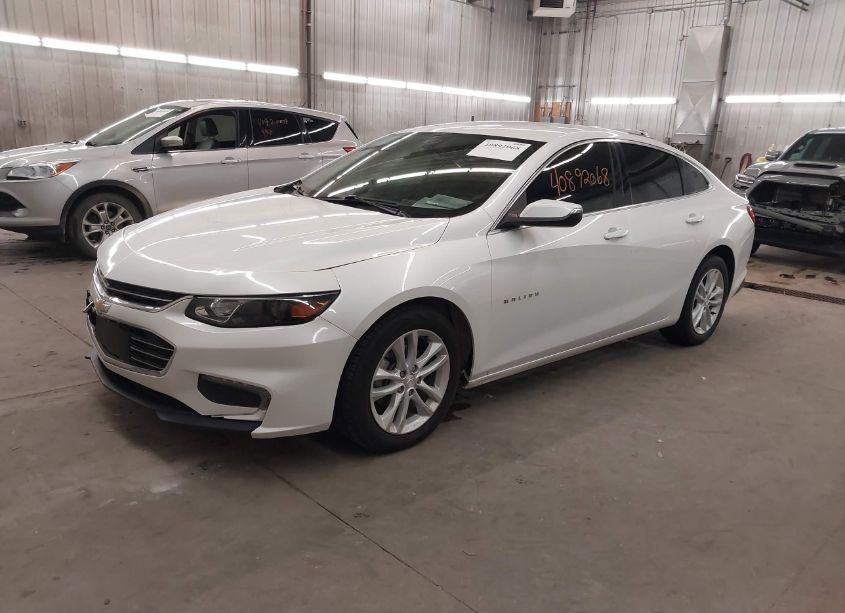 Photo 2 of 2018 Chevrolet Malibu LT (VIN 1G1ZD5ST3JF141880)