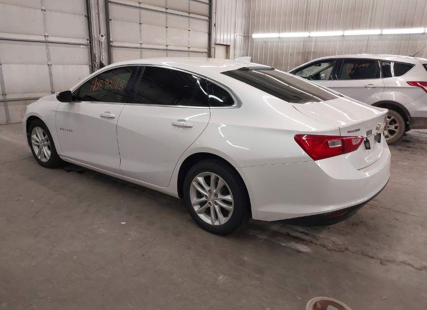 Photo 3 of 2018 Chevrolet Malibu LT (VIN 1G1ZD5ST3JF141880)