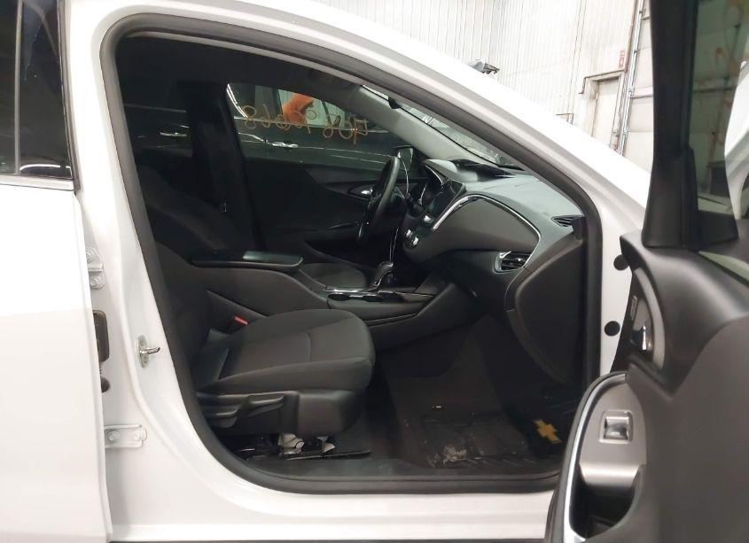 Photo 5 of 2018 Chevrolet Malibu LT (VIN 1G1ZD5ST3JF141880)