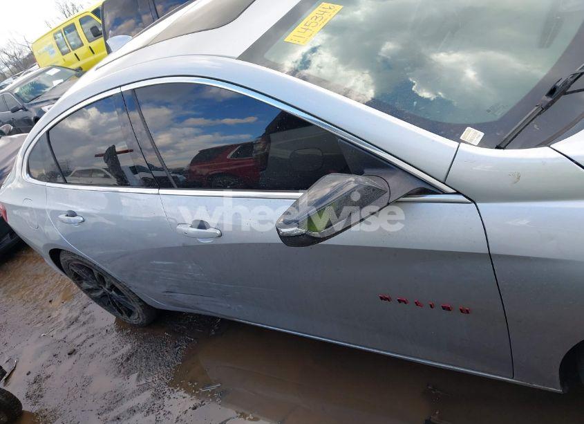 Photo 13 of 2018 Chevrolet Malibu LT (VIN 1G1ZD5ST3JF145346)