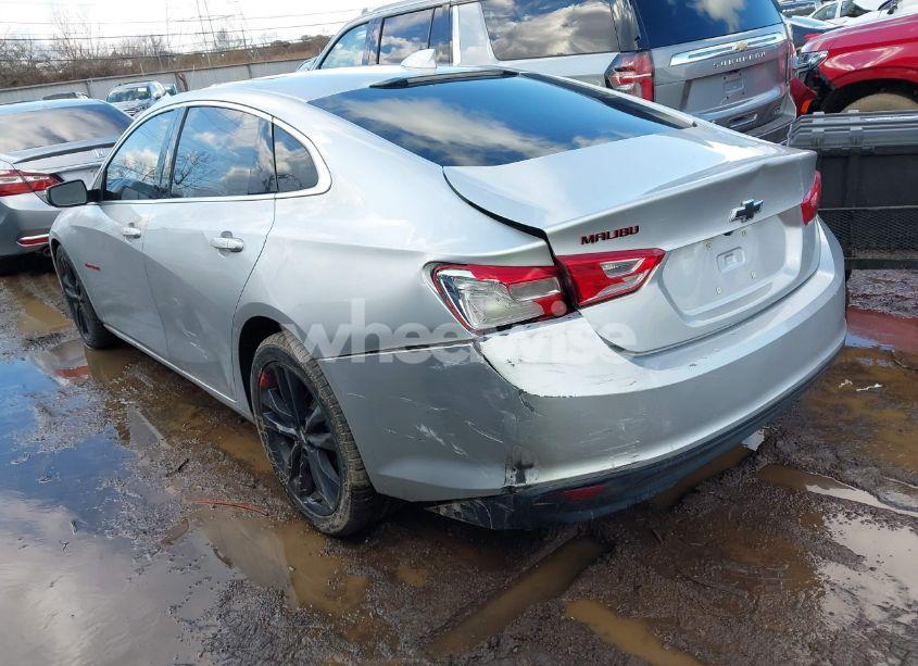 Photo 3 of 2018 Chevrolet Malibu LT (VIN 1G1ZD5ST3JF145346)