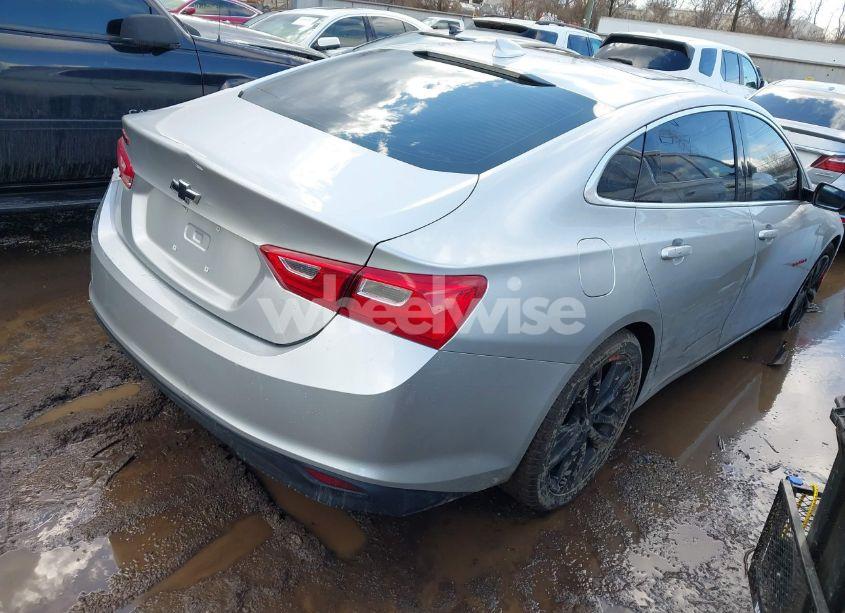 Photo 4 of 2018 Chevrolet Malibu LT (VIN 1G1ZD5ST3JF145346)