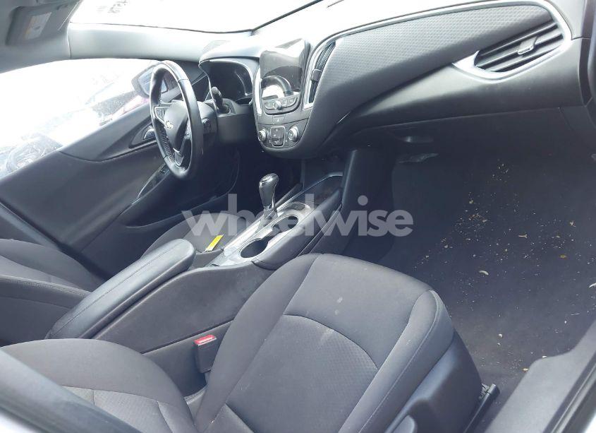 Photo 5 of 2018 Chevrolet Malibu LT (VIN 1G1ZD5ST3JF145346)