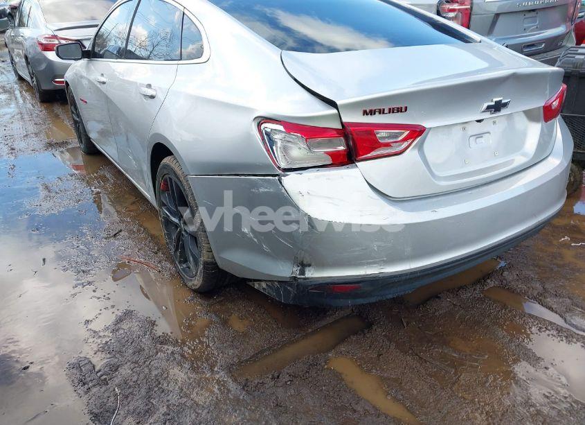 Photo 6 of 2018 Chevrolet Malibu LT (VIN 1G1ZD5ST3JF145346)