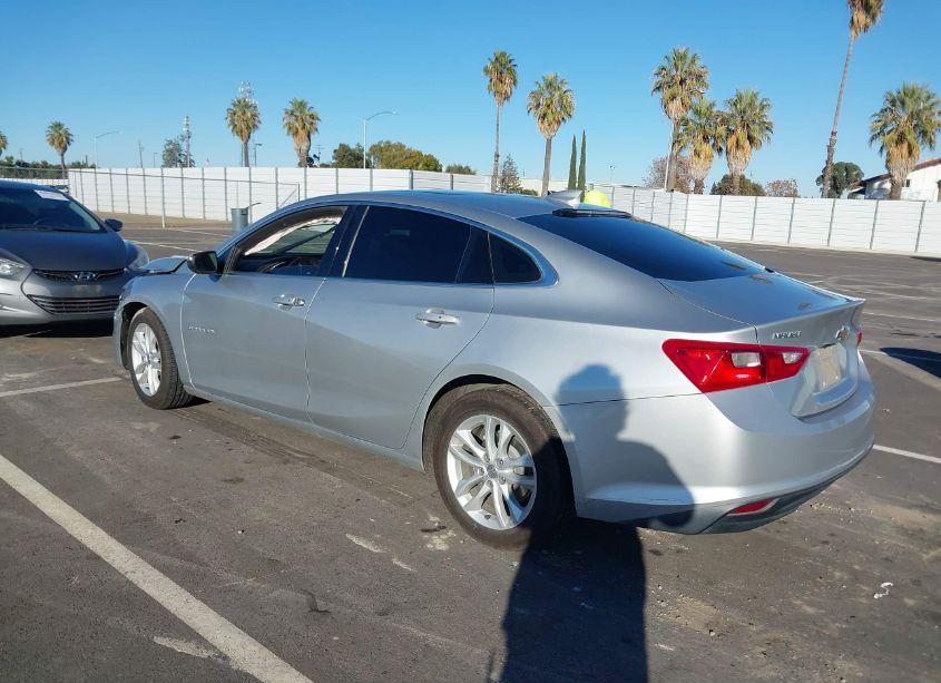 Photo 3 of 2018 Chevrolet Malibu LT (VIN 1G1ZD5ST3JF146559)