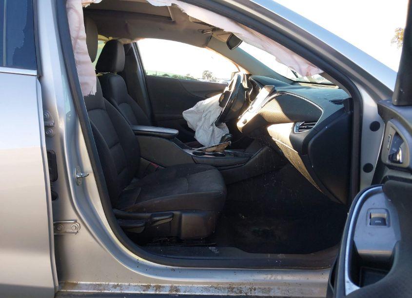 Photo 5 of 2018 Chevrolet Malibu LT (VIN 1G1ZD5ST3JF146559)