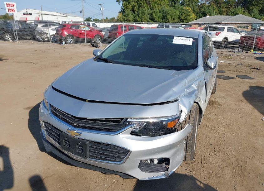 Photo 2 of 2018 Chevrolet Malibu LT (VIN 1G1ZD5ST3JF149901)