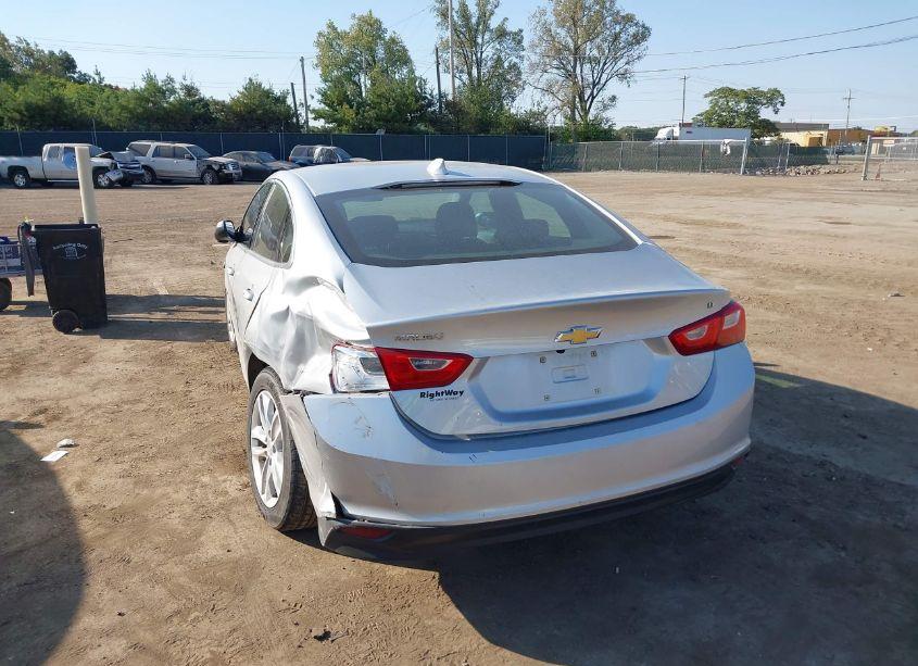 Photo 3 of 2018 Chevrolet Malibu LT (VIN 1G1ZD5ST3JF149901)