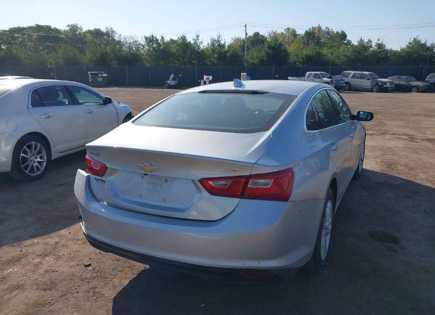 Photo 4 of 2018 Chevrolet Malibu LT (VIN 1G1ZD5ST3JF149901)