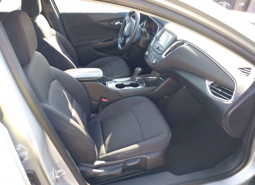 Photo 5 of 2018 Chevrolet Malibu LT (VIN 1G1ZD5ST3JF149901)