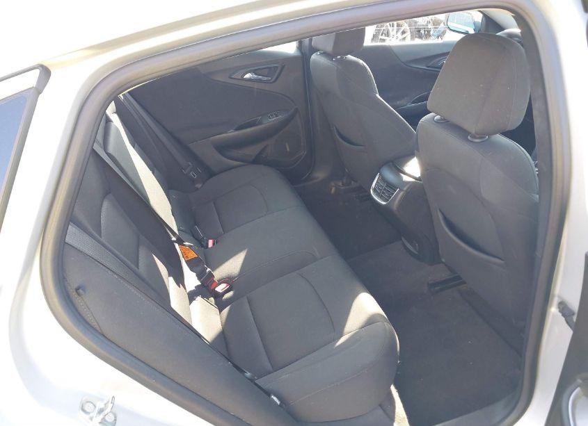 Photo 8 of 2018 Chevrolet Malibu LT (VIN 1G1ZD5ST3JF149901)