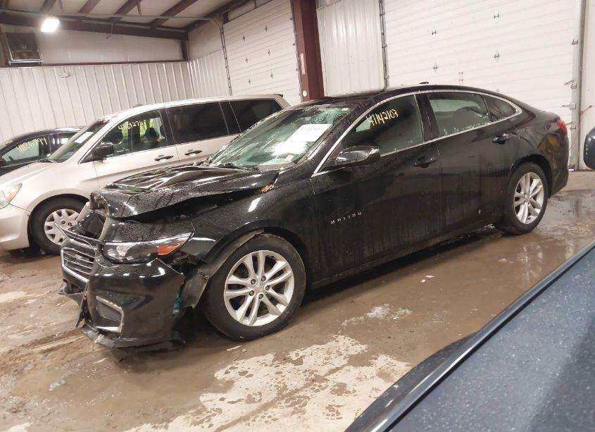 Photo 2 of 2018 Chevrolet Malibu LT (VIN 1G1ZD5ST3JF153091)