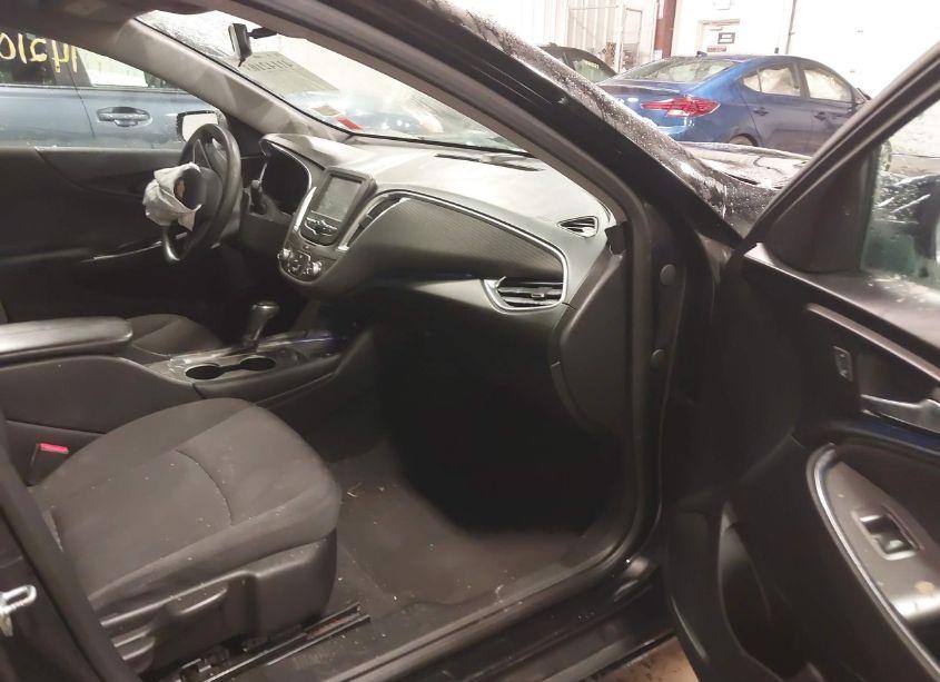 Photo 5 of 2018 Chevrolet Malibu LT (VIN 1G1ZD5ST3JF153091)