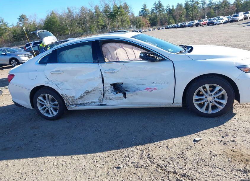 Photo 13 of 2018 Chevrolet Malibu LT (VIN 1G1ZD5ST3JF156895)