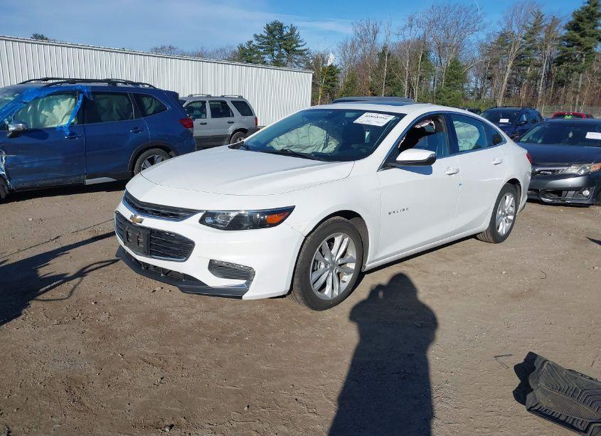 Photo 2 of 2018 Chevrolet Malibu LT (VIN 1G1ZD5ST3JF156895)