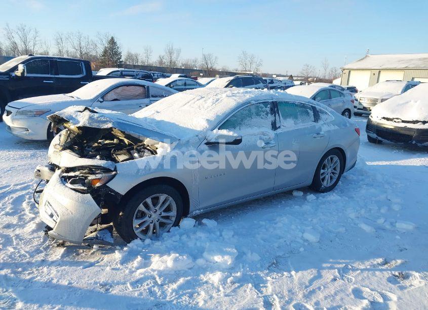 Photo 2 of 2018 Chevrolet Malibu LT (VIN 1G1ZD5ST3JF159389)