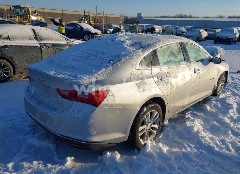 Photo 4 of 2018 Chevrolet Malibu LT (VIN 1G1ZD5ST3JF159389)