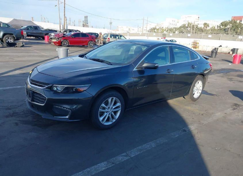 Photo 2 of 2018 Chevrolet Malibu LT (VIN 1G1ZD5ST3JF171798)
