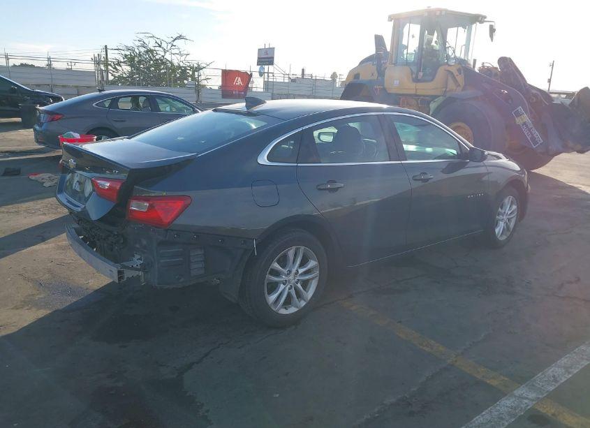 Photo 4 of 2018 Chevrolet Malibu LT (VIN 1G1ZD5ST3JF171798)
