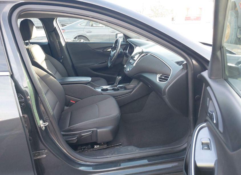 Photo 5 of 2018 Chevrolet Malibu LT (VIN 1G1ZD5ST3JF171798)