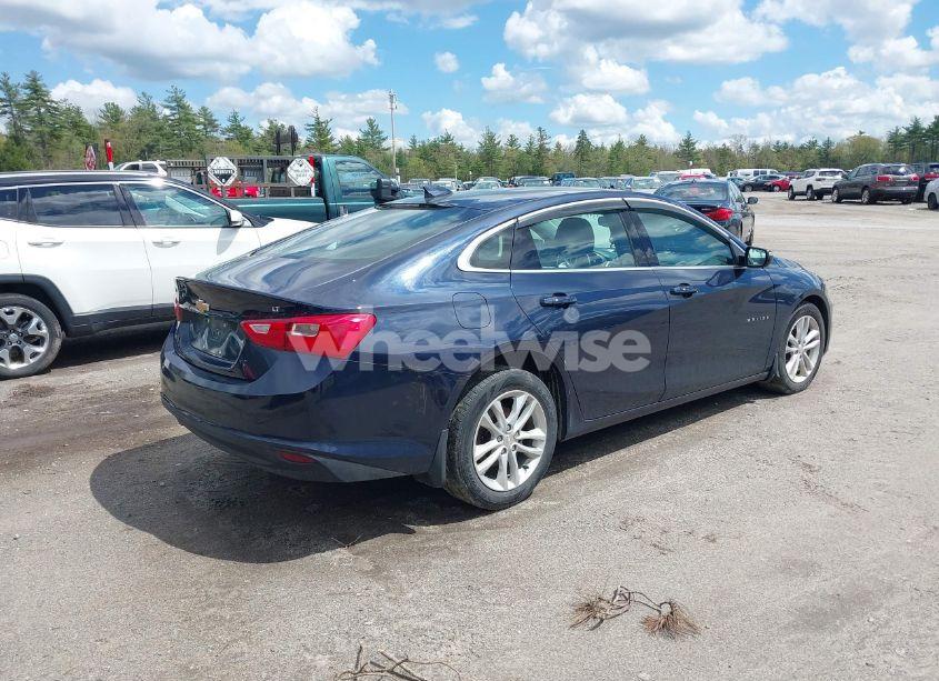 Photo 4 of 2018 Chevrolet Malibu LT (VIN 1G1ZD5ST3JF181523)