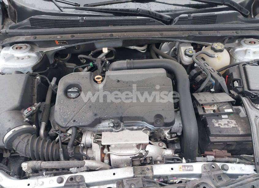 Photo 10 of 2018 Chevrolet Malibu LT (VIN 1G1ZD5ST3JF182011)