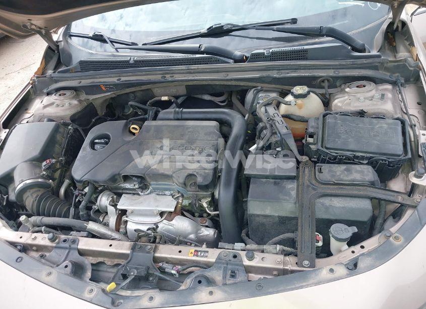 Photo 10 of 2018 Chevrolet Malibu LT (VIN 1G1ZD5ST3JF188360)