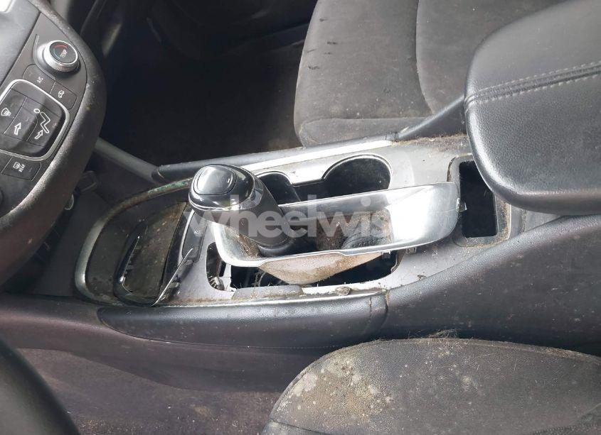 Photo 12 of 2018 Chevrolet Malibu LT (VIN 1G1ZD5ST3JF188360)