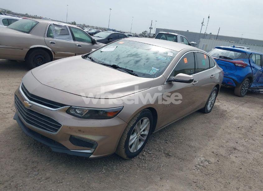 Photo 2 of 2018 Chevrolet Malibu LT (VIN 1G1ZD5ST3JF188360)