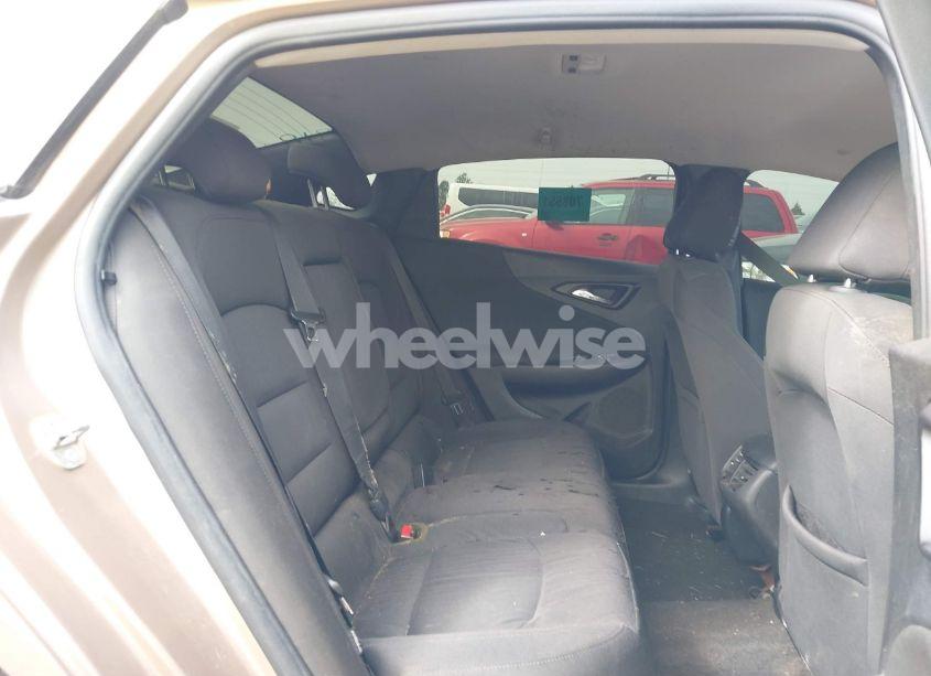 Photo 8 of 2018 Chevrolet Malibu LT (VIN 1G1ZD5ST3JF188360)