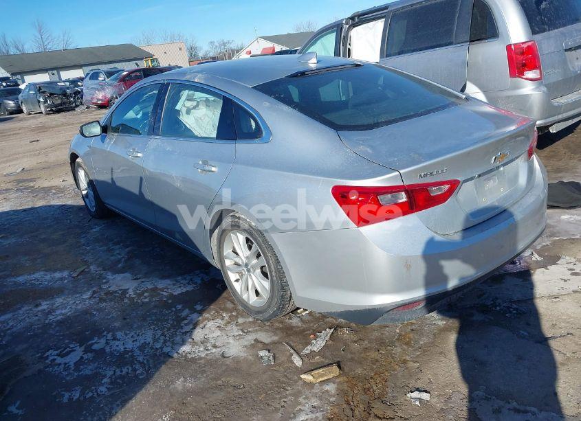 Photo 3 of 2018 Chevrolet Malibu LT (VIN 1G1ZD5ST3JF200782)
