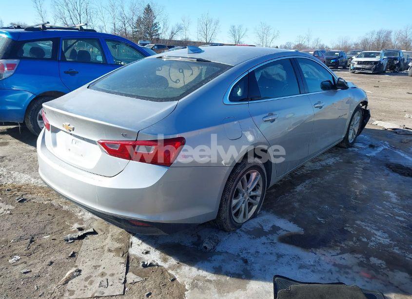 Photo 4 of 2018 Chevrolet Malibu LT (VIN 1G1ZD5ST3JF200782)