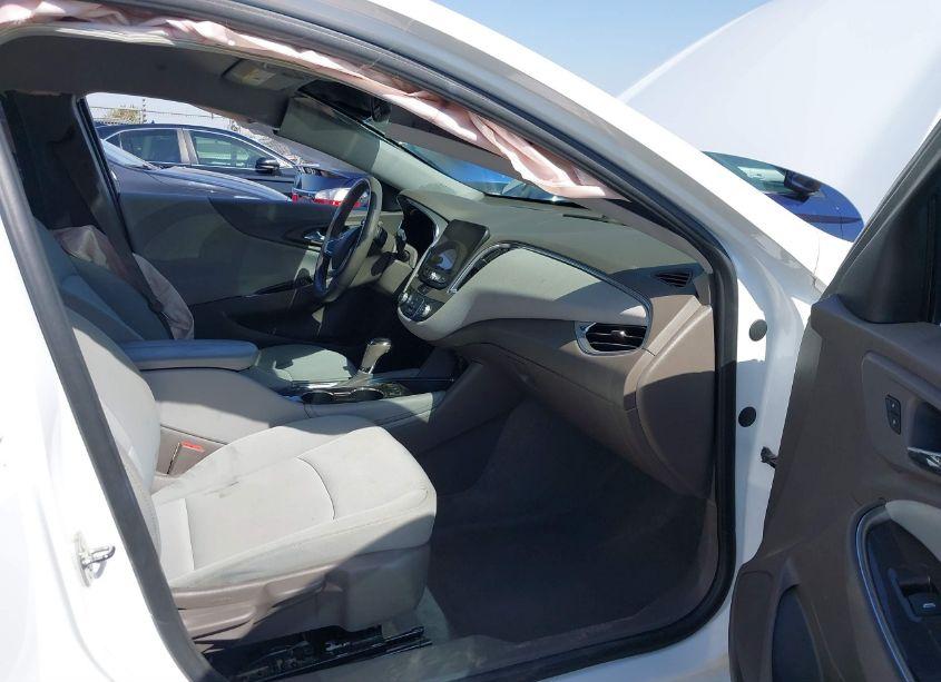 Photo 5 of 2018 Chevrolet Malibu LT (VIN 1G1ZD5ST3JF223429)