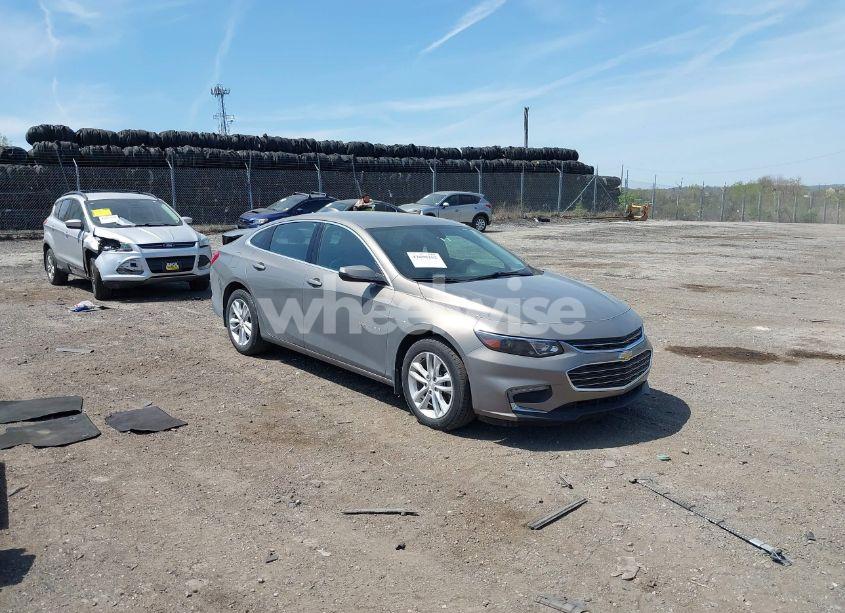 2018 Chevrolet Malibu LT (VIN 1G1ZD5ST3JF227142) main photo