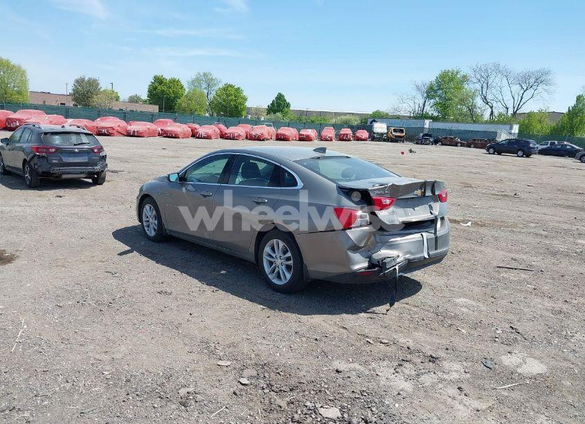 Photo 3 of 2018 Chevrolet Malibu LT (VIN 1G1ZD5ST3JF227142)