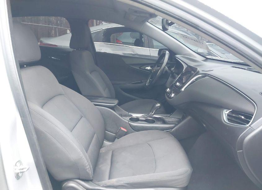 Photo 5 of 2018 Chevrolet Malibu LT (VIN 1G1ZD5ST3JF239159)