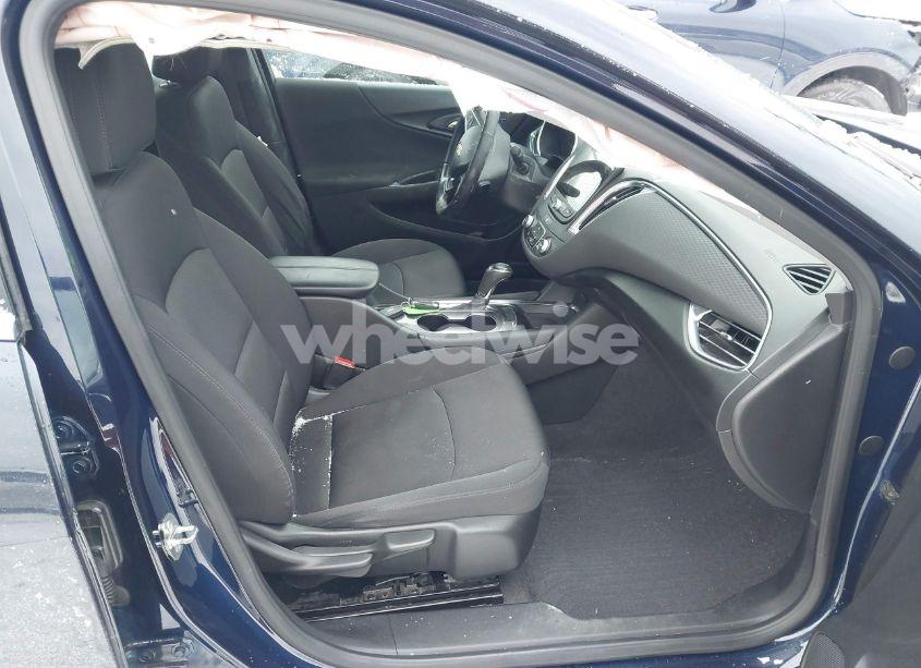 Photo 5 of 2018 Chevrolet Malibu LT (VIN 1G1ZD5ST3JF241364)