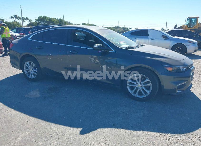 2018 Chevrolet Malibu LT (VIN 1G1ZD5ST3JF243762) main photo