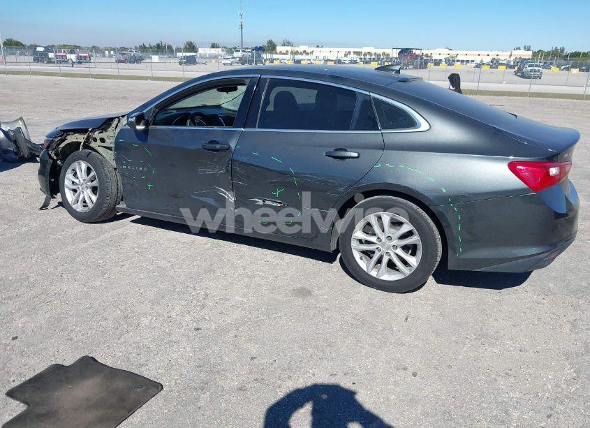 Photo 3 of 2018 Chevrolet Malibu LT (VIN 1G1ZD5ST3JF243762)